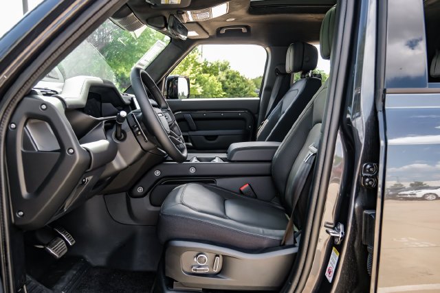2025 Land Rover Defender 3