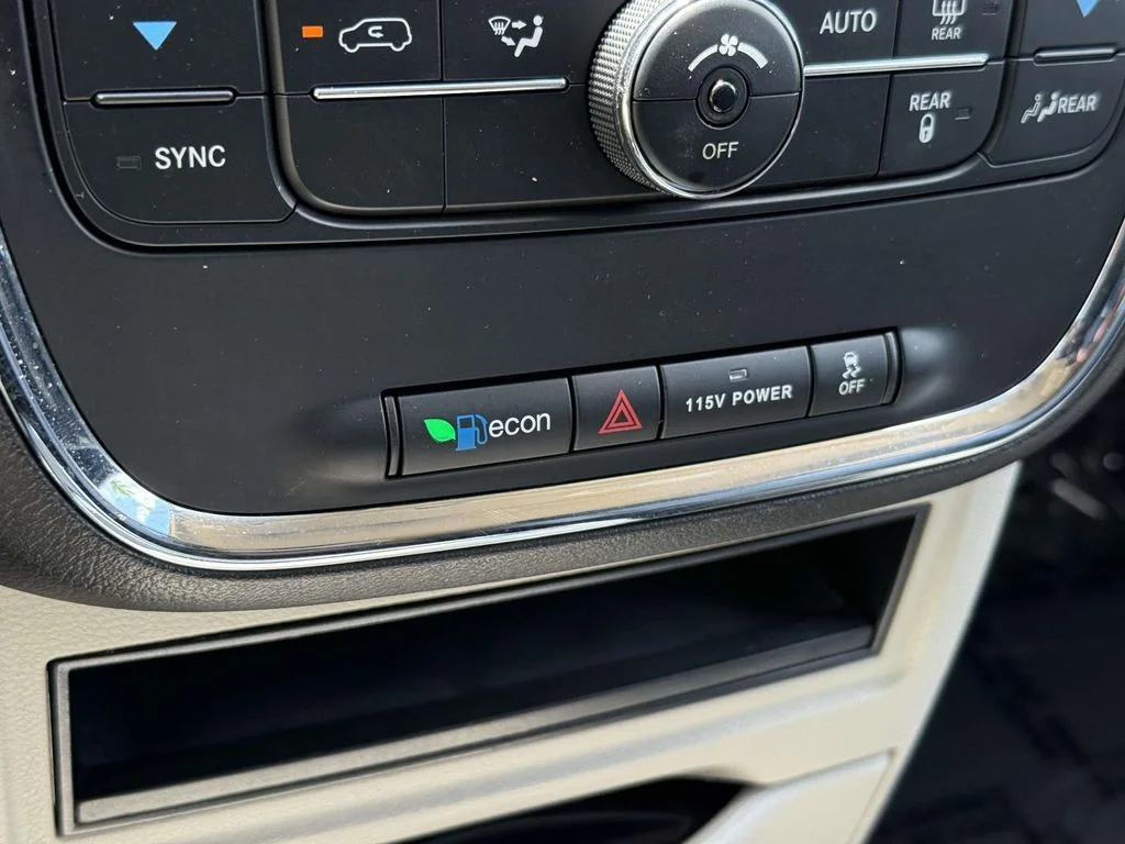 2015 Chrysler Town & Country Touring - Photo 30