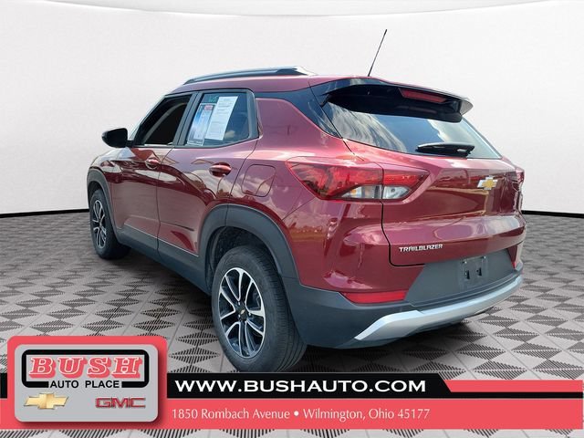 Used 2025 Crimson Metallic Chevrolet LT image 3