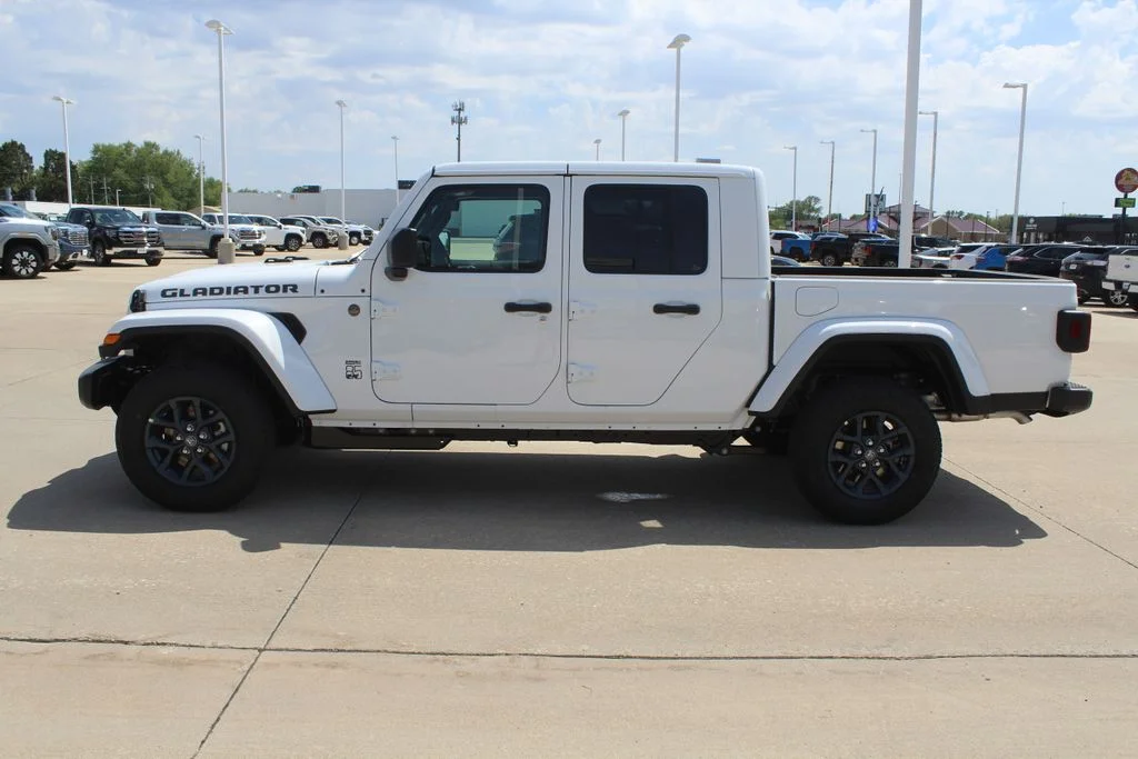 New 2026 Bright White Clear-Coat Exterior Paint Jeep 85th Anniversary Edition image 6