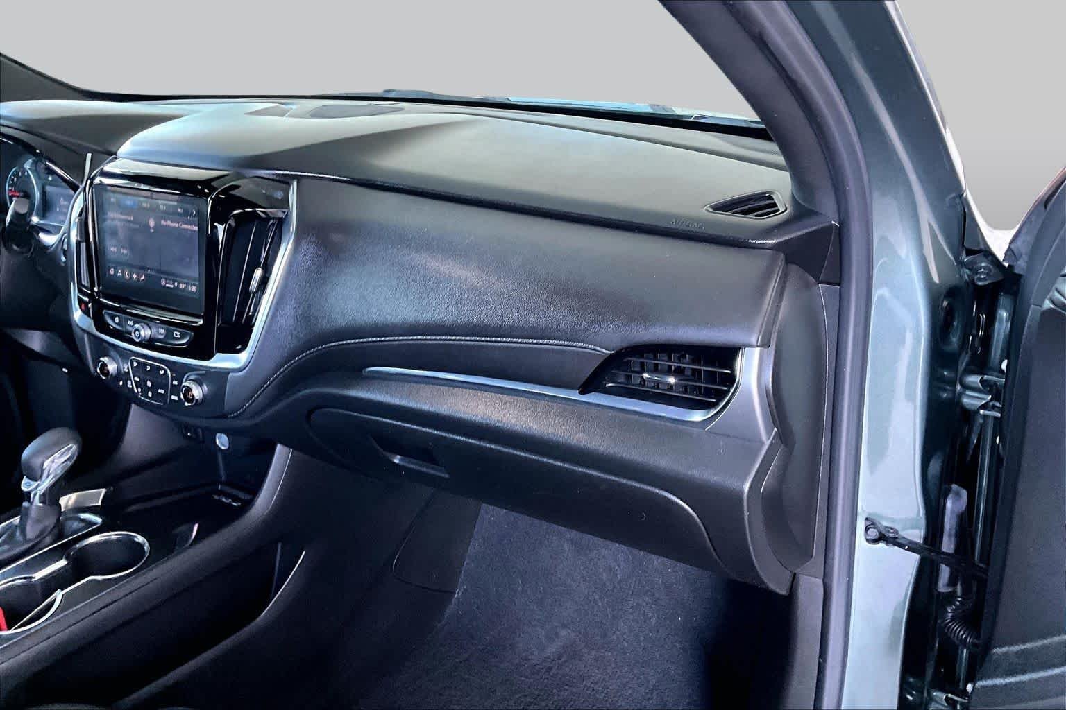 Used 2022 Silver Sage Metallic Chevrolet LT Cloth image 18