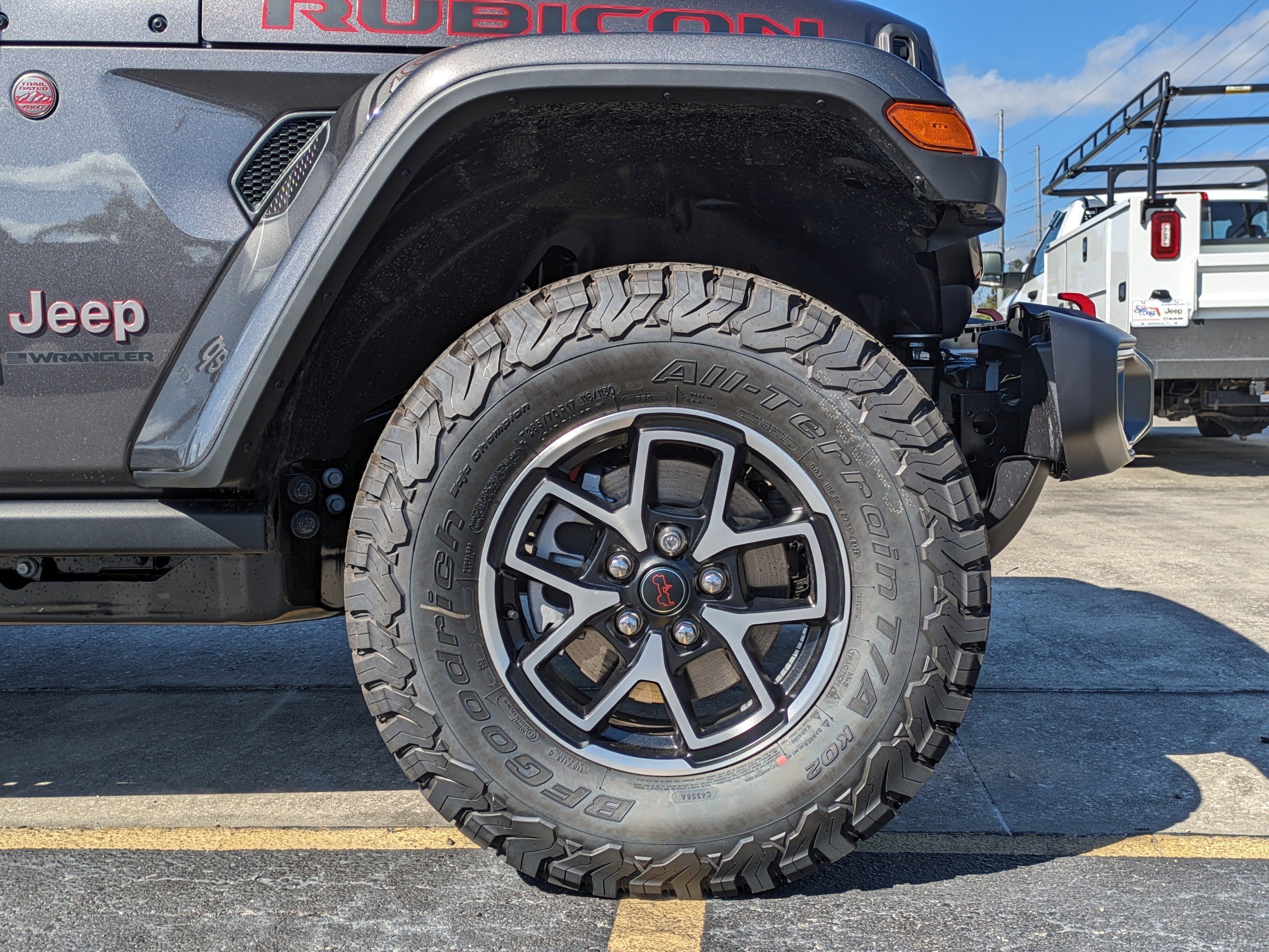 New 2026 Granite Crystal Metallic Clear-Coat Exterior Paint Jeep Rubicon image 10