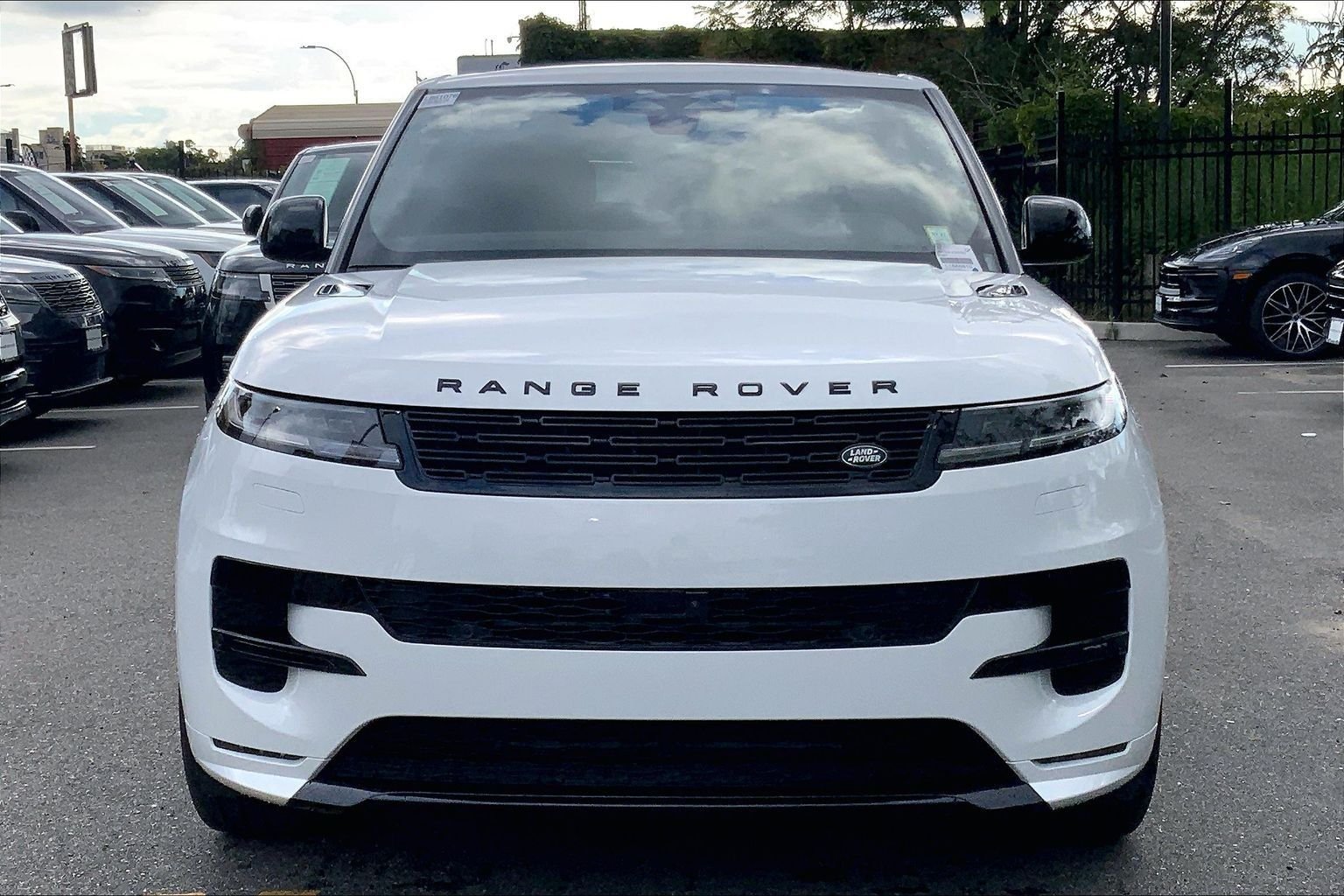 New 2026 Fuji White Land Rover Dynamic SE image 3
