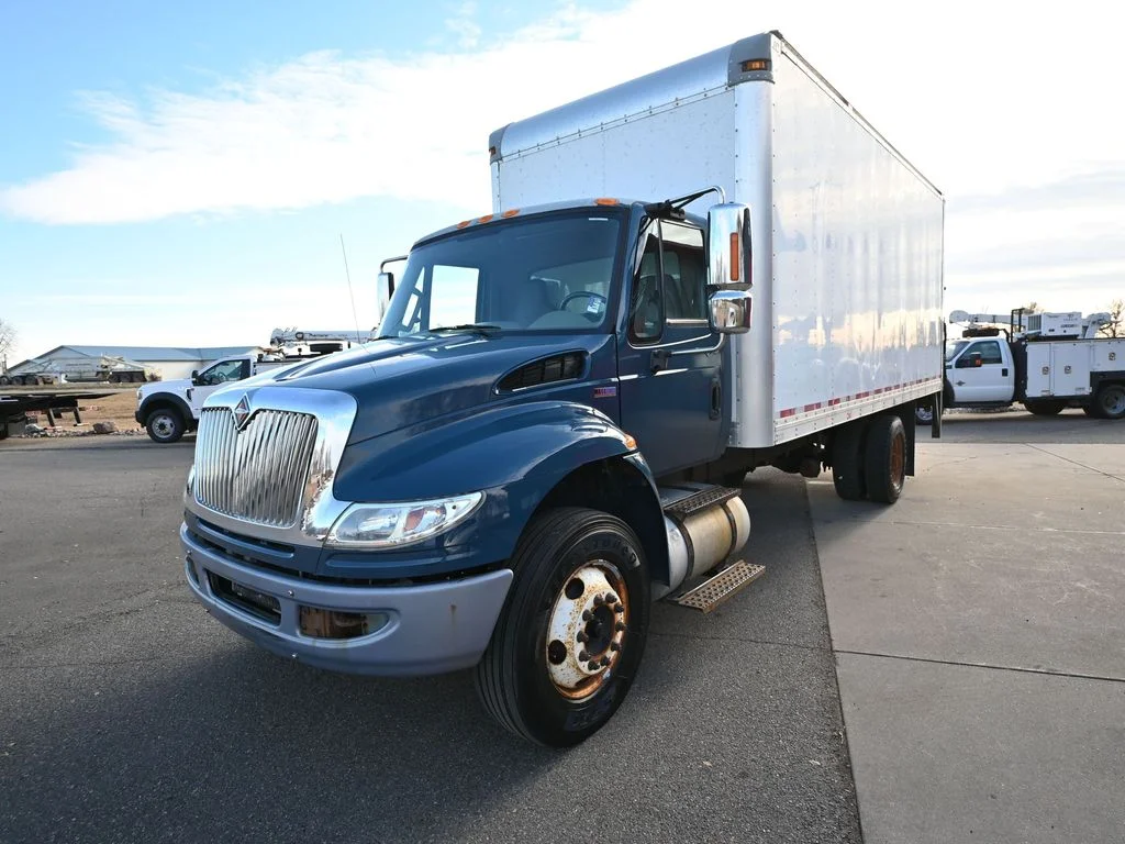 Used 2013 Blue International Series 4400 image 3