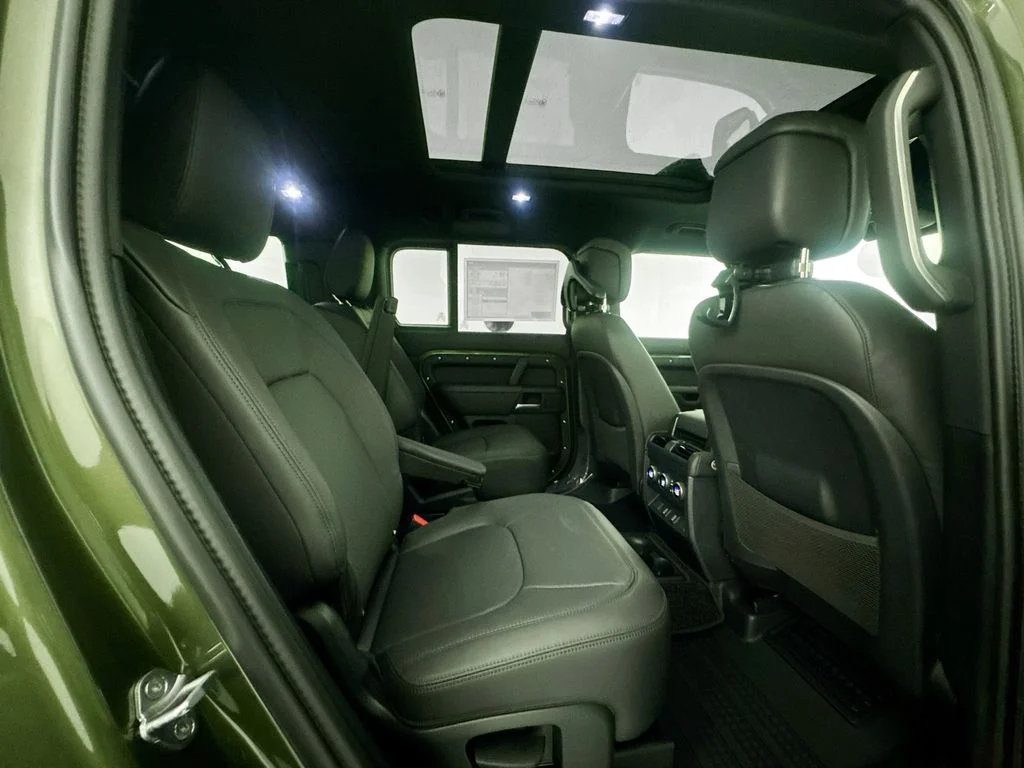 New 2026 Woolstone Green Land Rover X-Dynamic SE image 25