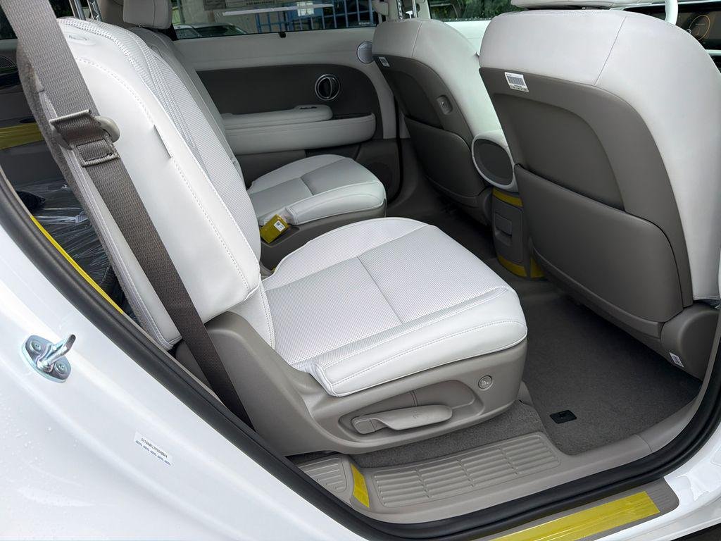 New 2026 White Hyundai Blue SEL Premium 7P image 15