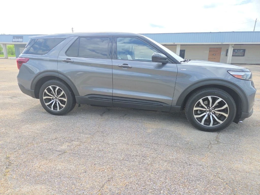 Used 2022 Gray Metallic Ford ST-Line image 11