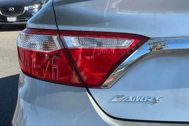 Used 2016 Silver Toyota LE image 31