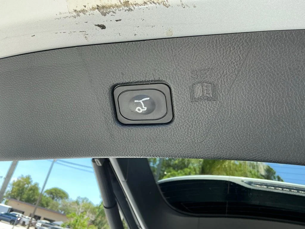 Used 2019 Silver Ford Titanium image 18