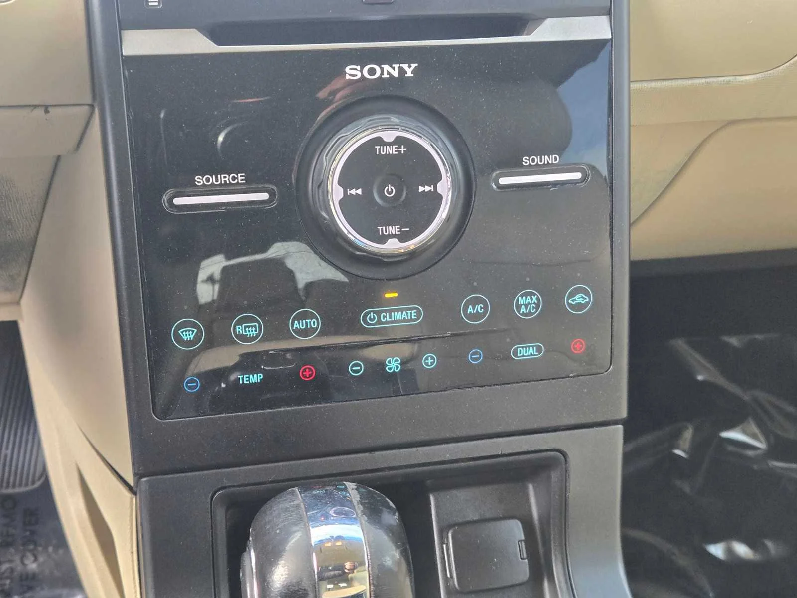 Used 2019  Ford Limited image 19
