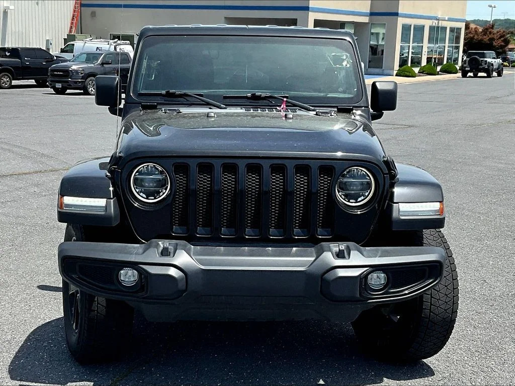 Used 2022 Black Jeep Unlimited Sahara Altitude image 2