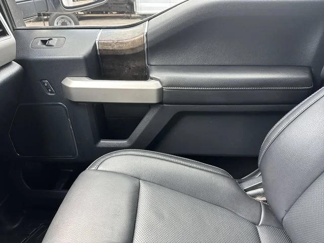 Used 2022 White Ford Lariat image 28