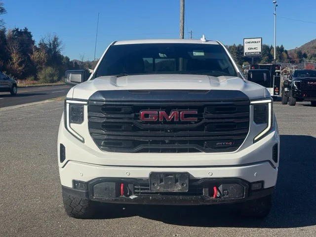 Used 2023 White GMC AT4 image 26