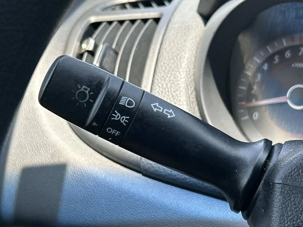 Used 2011 Silver Kia EX image 26