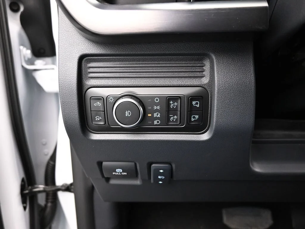 New 2026 Oxford White Ford Lariat image 13