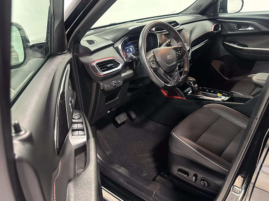 Used 2021 MOSAIC BLACK METALLIC Chevrolet RS image 19