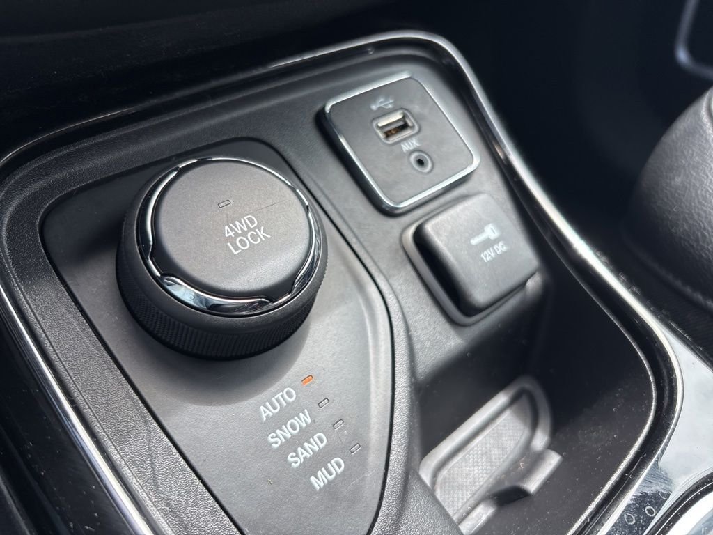 Used 2017 Green Jeep Limited image 26