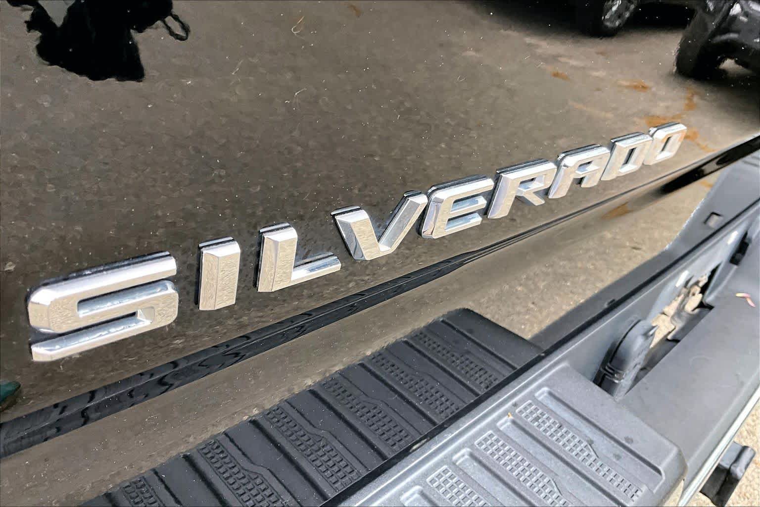 Used 2022 Black Chevrolet LT image 10