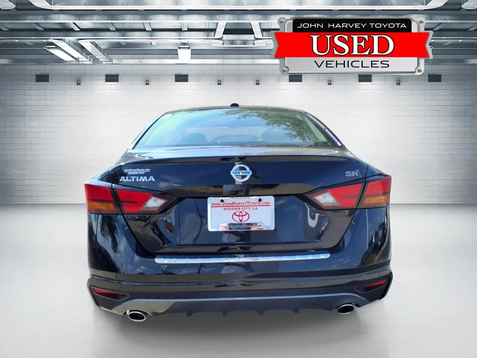 Used 2022 Super Black Nissan 2.5 SR image 3