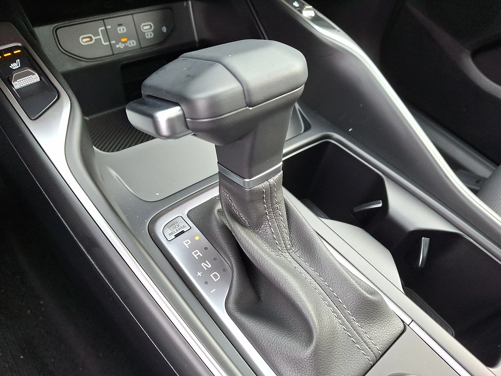 New 2026 Wolf Gray Kia S image 8