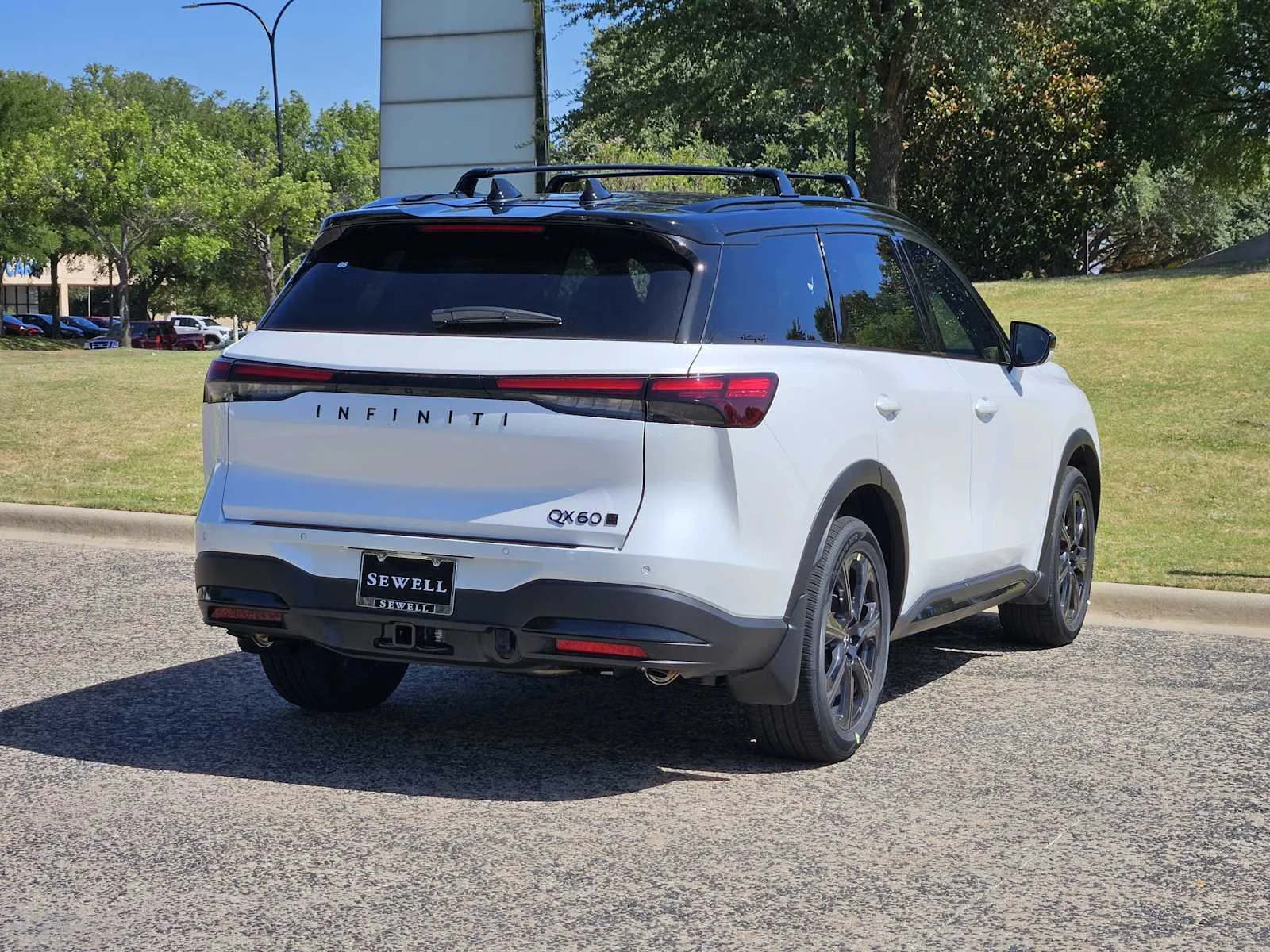 New 2027 2T RAD WHT INFINITI Autograph AWD image 4