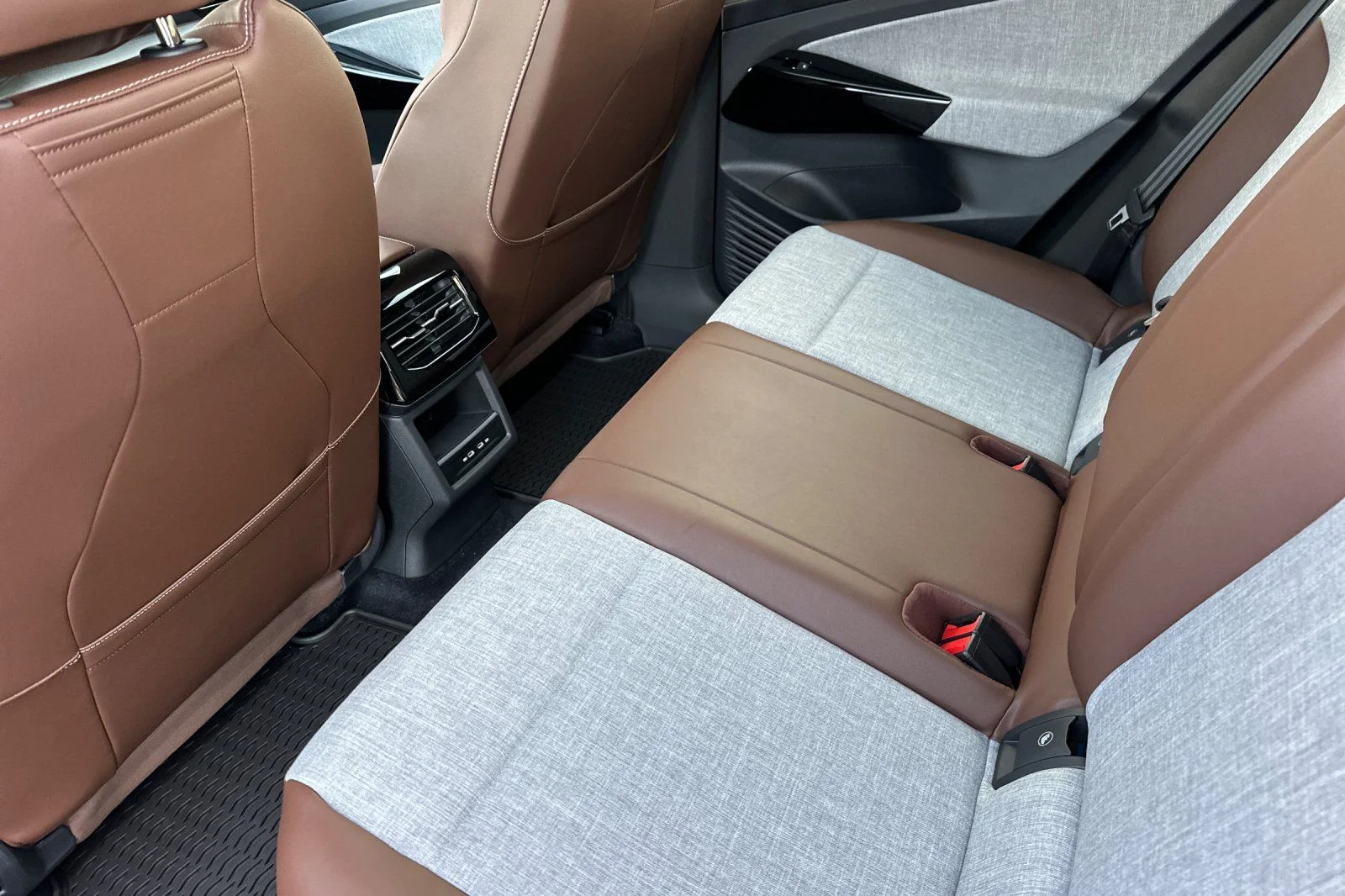 2025 Volkswagen ID.4 PRO - Photo 11