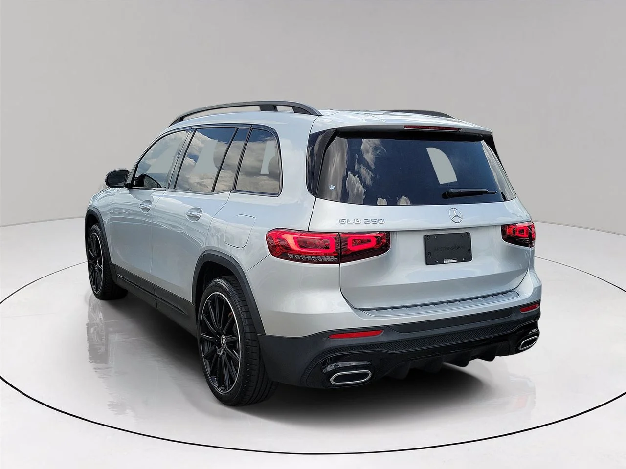 Certified Used 2023  Mercedes-Benz GLB 250 image 6