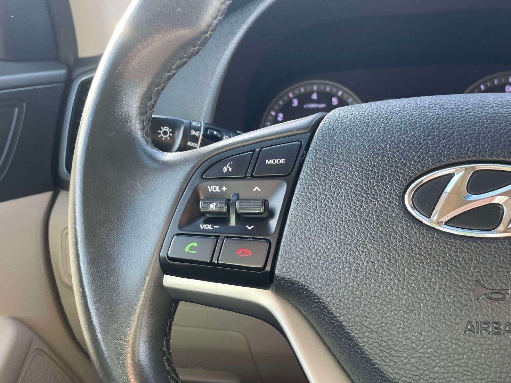 Used 2017 Red Hyundai SE Plus image 22