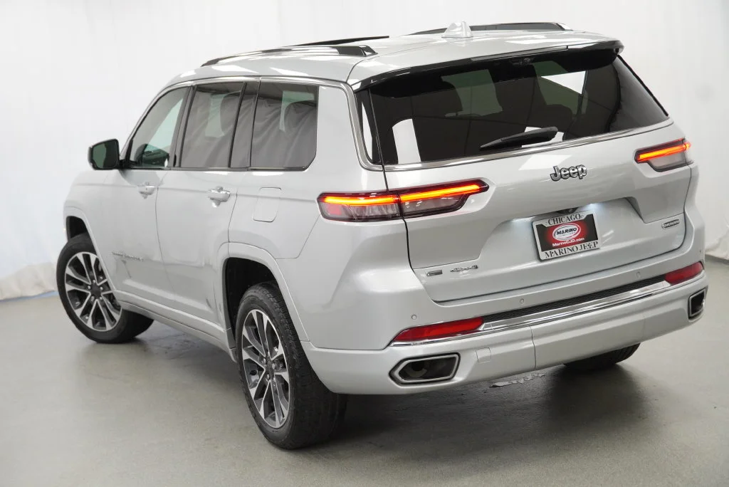 Used 2021 Silver Jeep Overland image 16
