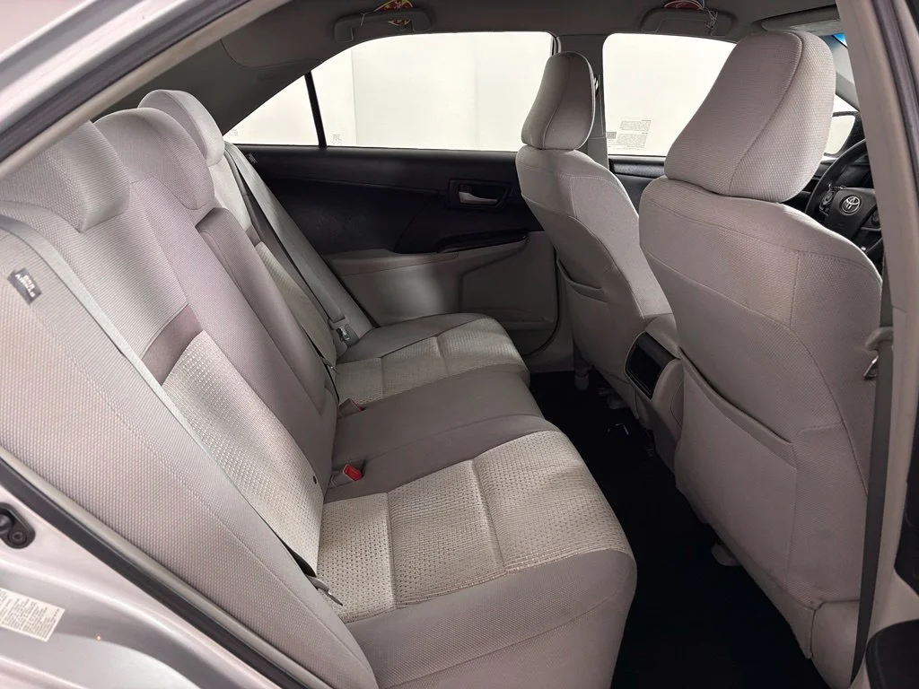Used 2014 Silver Toyota LE image 34
