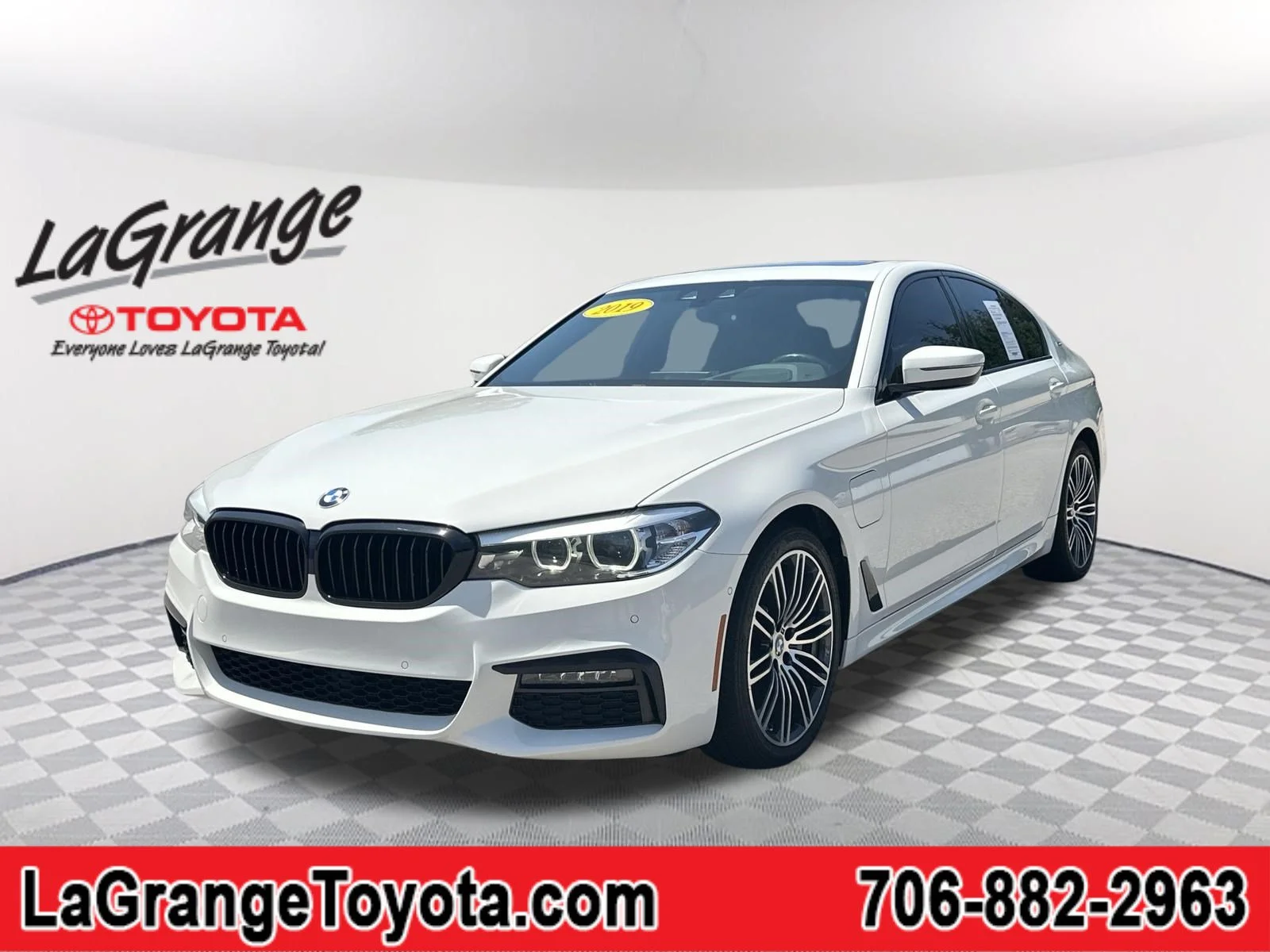 Used 2019 Alpine White BMW 530e iPerformance image 1