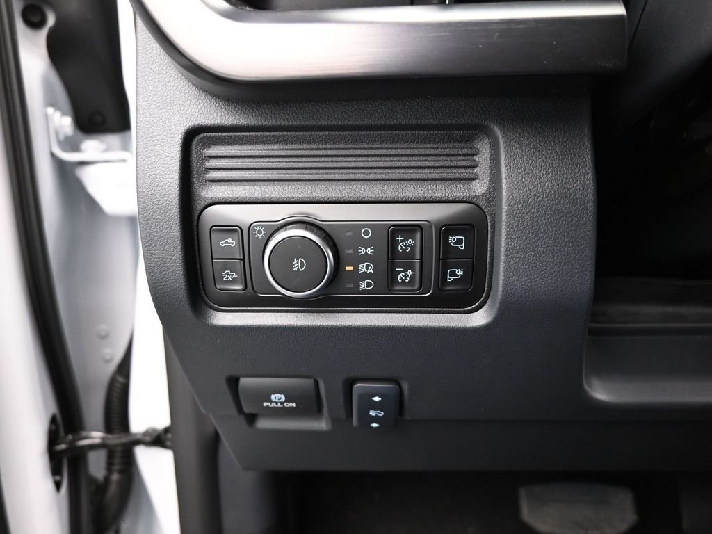 New 2026 Oxford White Ford Lariat image 13