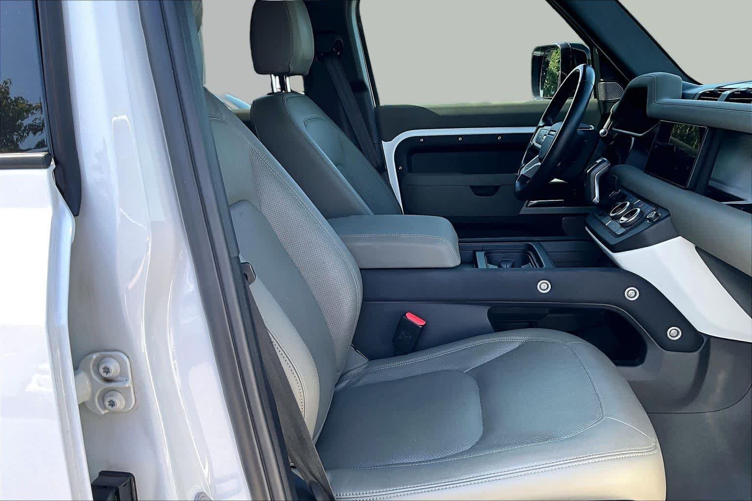 Used 2023 Fuji White Land Rover S image 8
