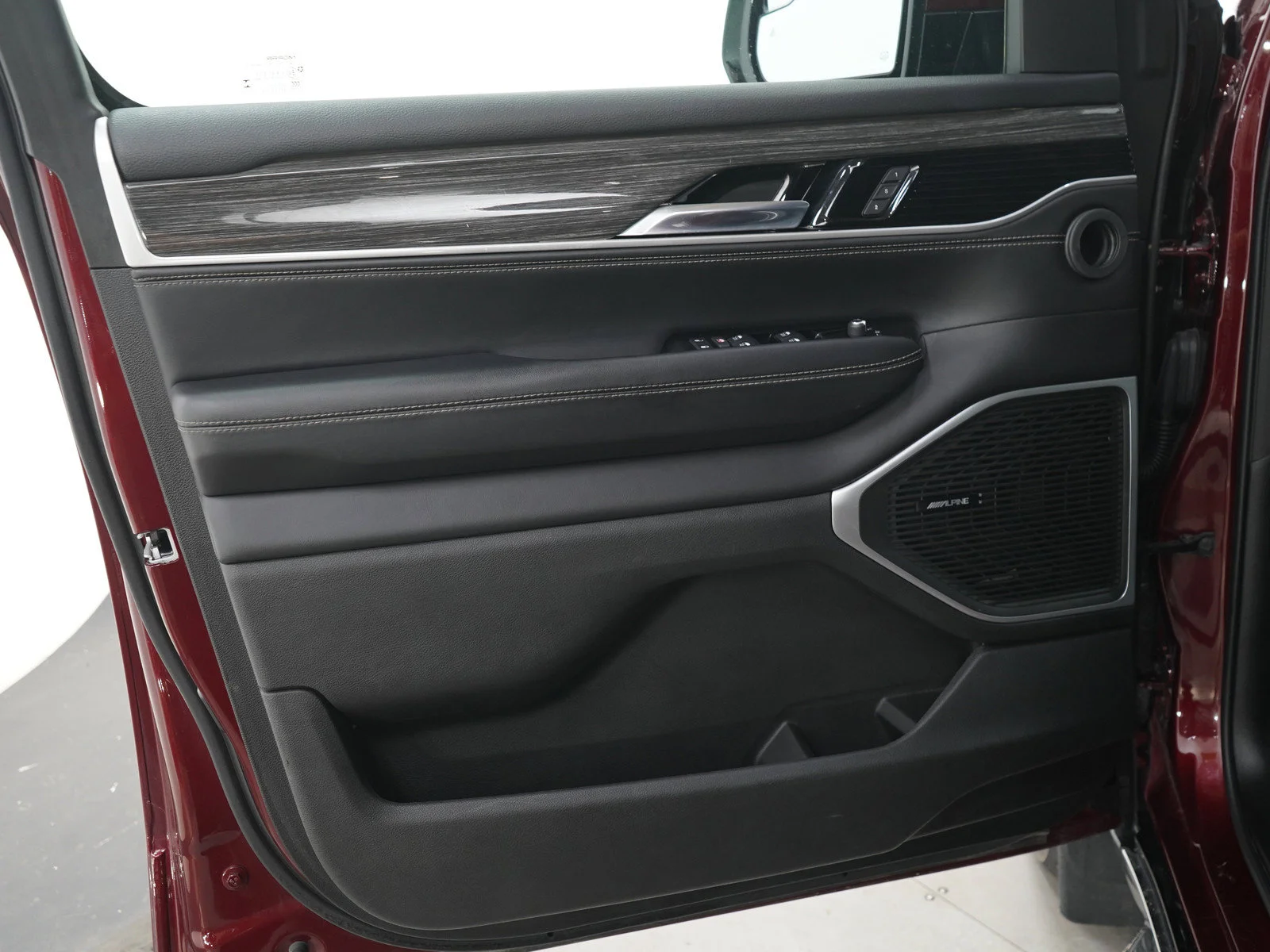 Used 2022 Velvet Red Pearlcoat Jeep Series III image 21