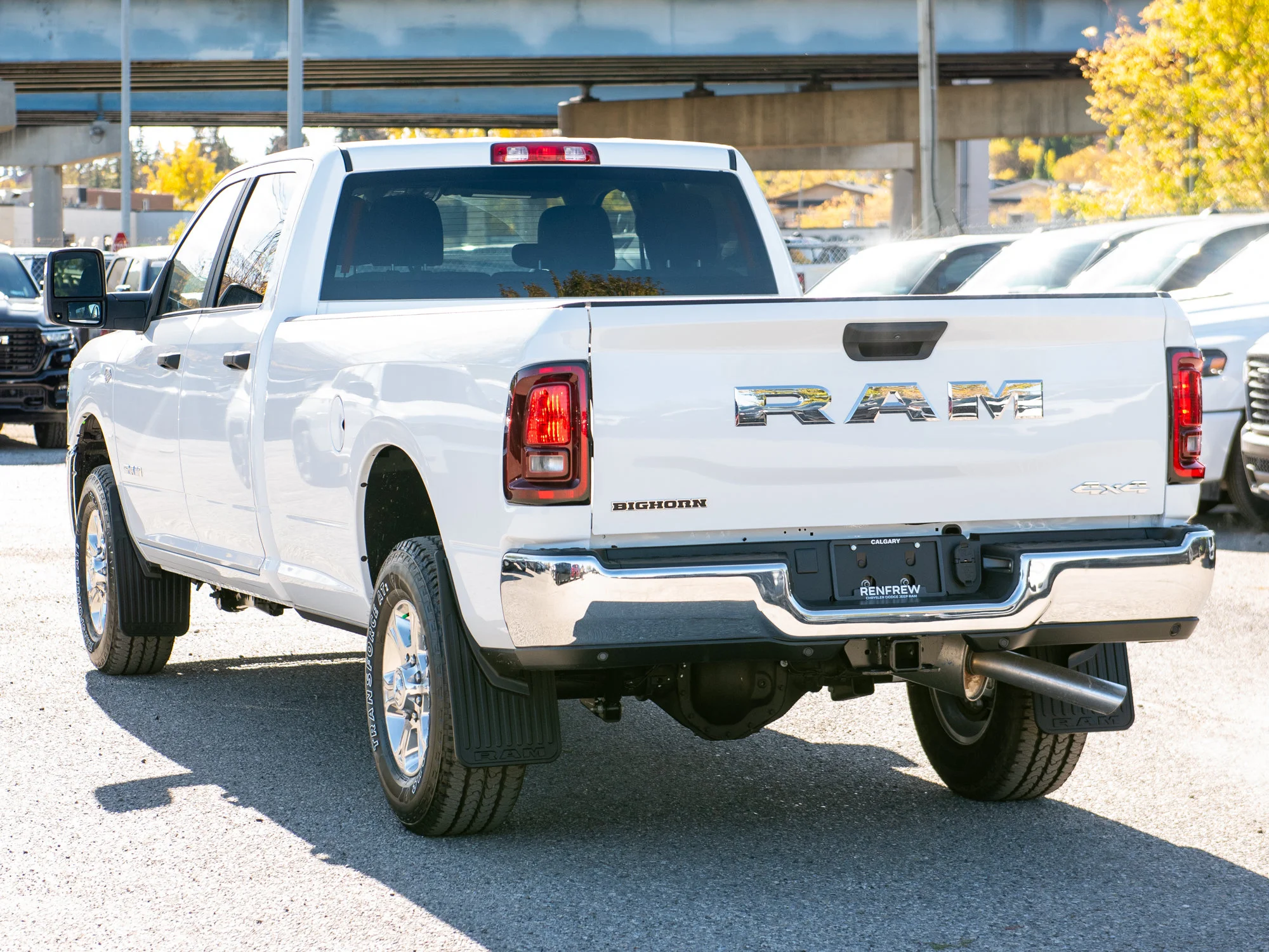 New 2027 White RAM Big Horn* Crew Cab 4x4, 8