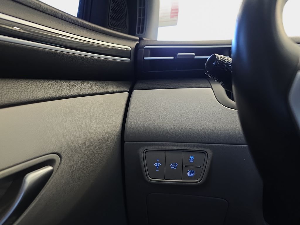 Used 2022 Black Hyundai SEL Convenience image 26
