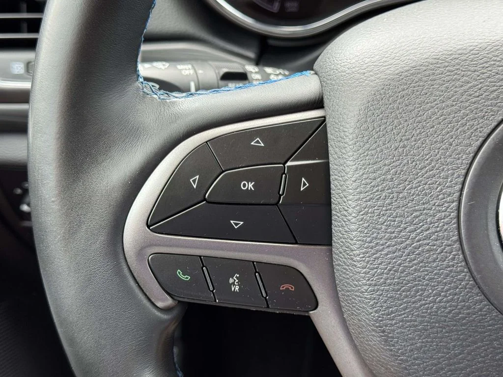 Used 2019 White Jeep Laredo image 22