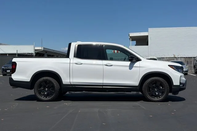 Used 2025 Platinum White Honda Black Edition image 3