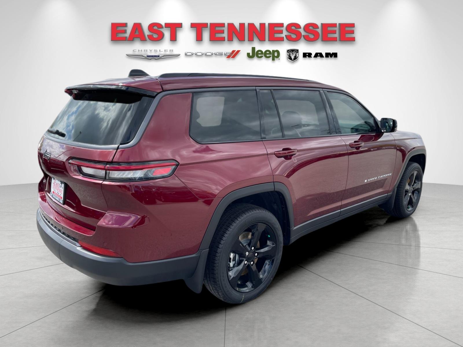 New 2026 Velvet Red Pearl-Coat Exterior Paint Jeep Limited image 3