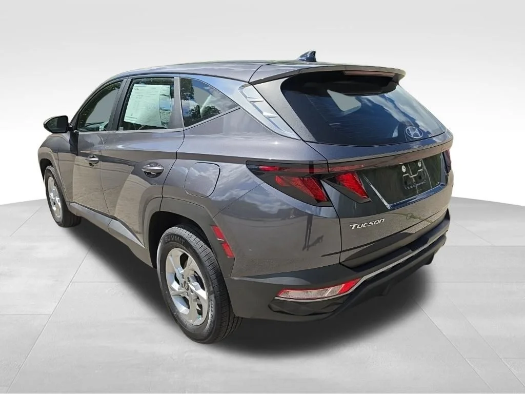 Used 2022 Gray Hyundai SE image 7