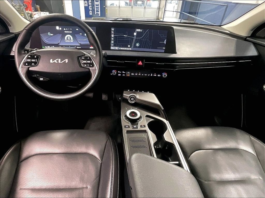 Used 2022 Red Kia Wind image 22