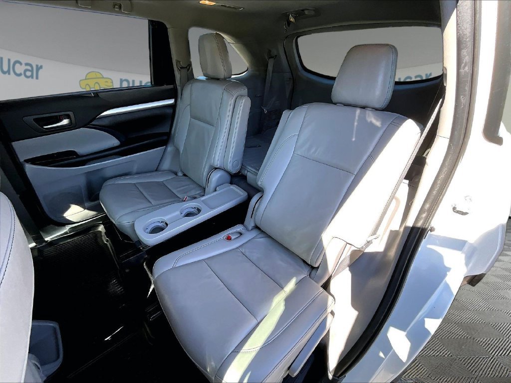 Used 2019 Blizzard Pearl Toyota XLE image 15