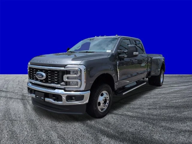 New 2026 Carbonized Gray Metallic Ford F-350® Lariat® image 8