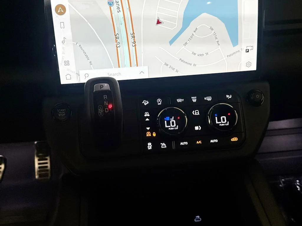 New 2026 Narvik Black Land Rover OCTA Black image 15