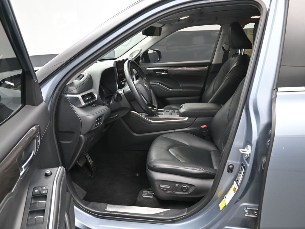 Used 2020  Toyota Platinum image 9
