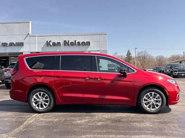 2026 Chrysler Pacifica Limited - Photo 16