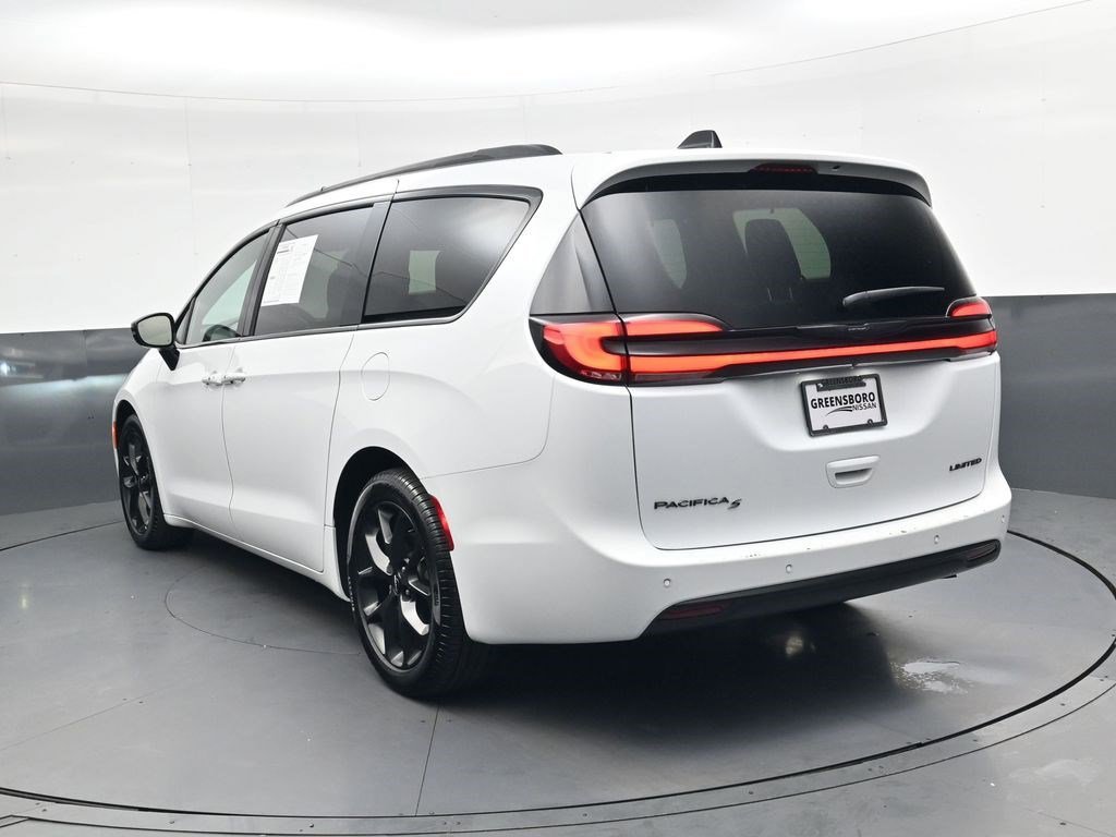 Used 2025 Bright White Clearcoat Chrysler Limited image 4