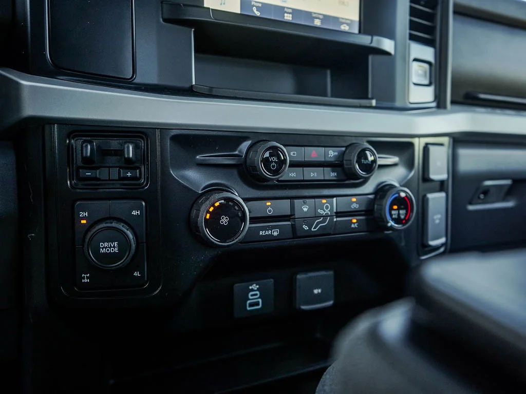 New 2027 Oxford White Ford F-350® XLT image 24