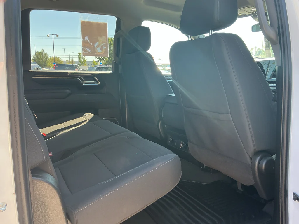 Used 2025 SUMMIT WHITE Chevrolet LT image 15