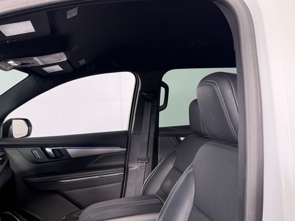 Used 2025 Summit White Buick Preferred image 21